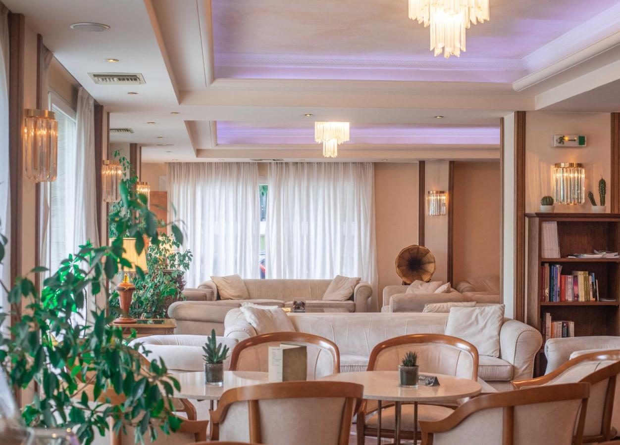 Park Hotel Volos Exterior photo