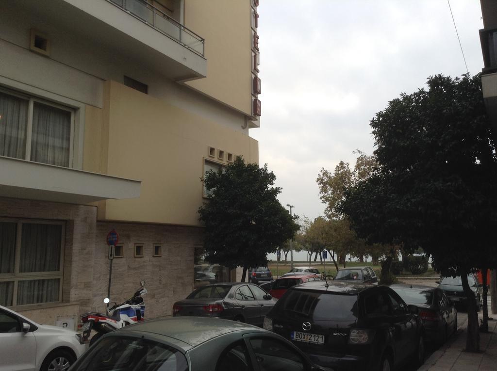 Park Hotel Volos Exterior photo